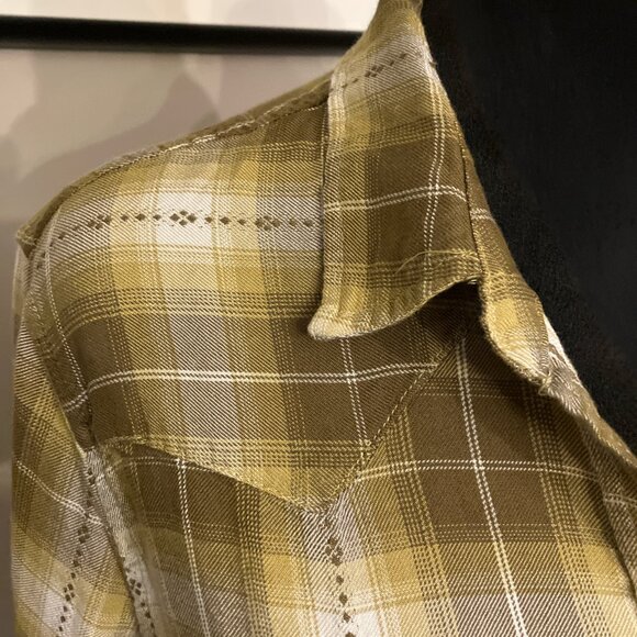 Jane & Delancey large green and white plaid grunge button down with pearl snaps - Picture 3 of 7